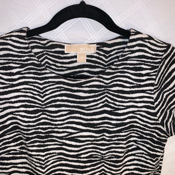 1 MICHAEL KORS BLACK & WHITE TOP - Picture 2 of 7